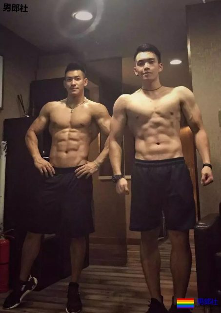 TG | “特长”短裤寸头小狼狗！白袜翘臀大长腿！ - 51虹马