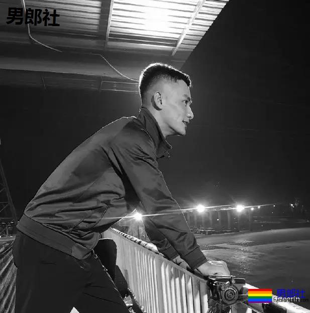 晚会上的酒窝小哥扒到了，这也太帅了吧！ - 51虹马