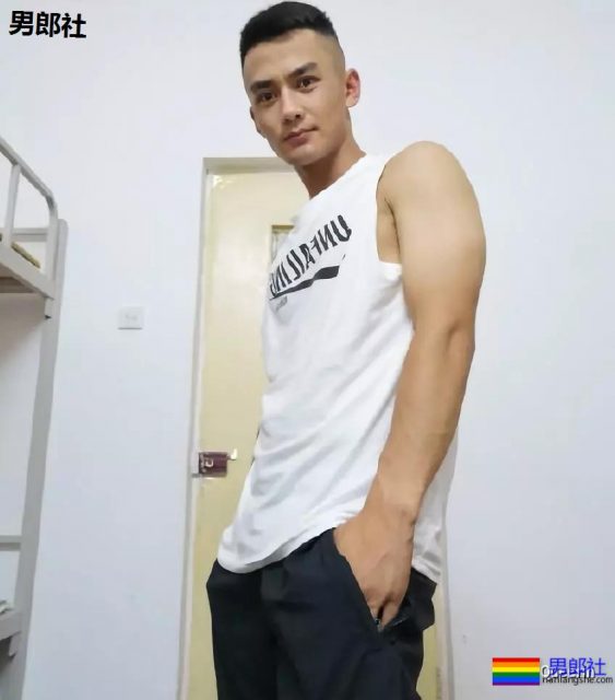 晚会上的酒窝小哥扒到了，这也太帅了吧！ - 51虹马