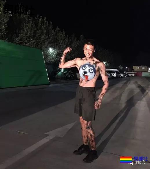 超帅正装机长爆红网络，这筋肉身材实在是太Man了！ - 51虹马