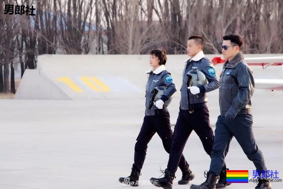 超帅正装机长爆红网络，这筋肉身材实在是太Man了！ - 51虹马