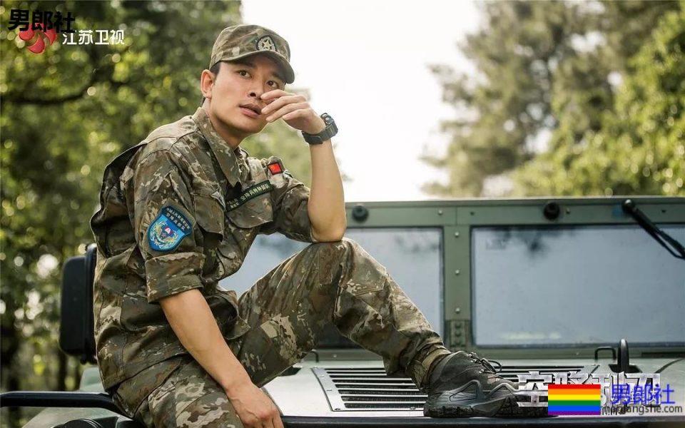 超帅正装机长爆红网络，这筋肉身材实在是太Man了！ - 51虹马