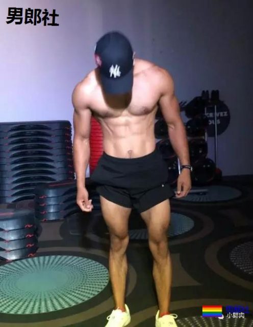 超帅正装机长爆红网络，这筋肉身材实在是太Man了！ - 51虹马