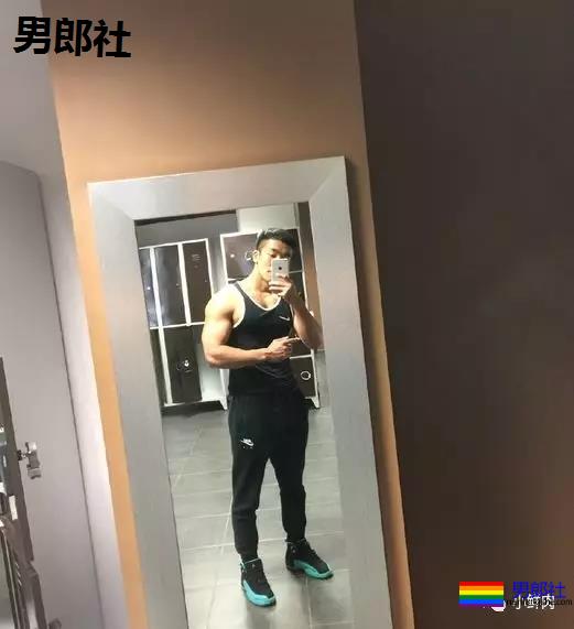 超帅正装机长爆红网络，这筋肉身材实在是太Man了！ - 51虹马