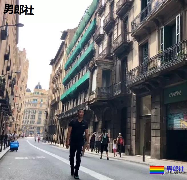 超帅正装机长爆红网络，这筋肉身材实在是太Man了！ - 51虹马