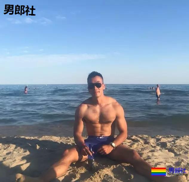 超帅正装机长爆红网络，这筋肉身材实在是太Man了！ - 51虹马