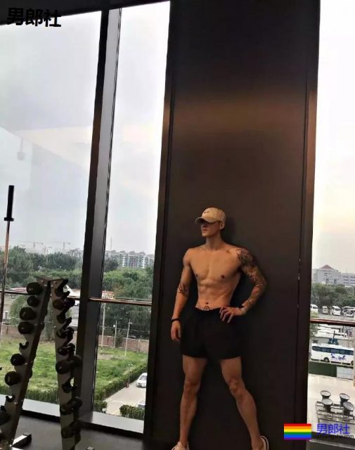 舍友是Gay圈名媛是一种什么样的体验? - 51虹马 舍友是Gay圈名媛是一种什么样的体验? - 51虹马