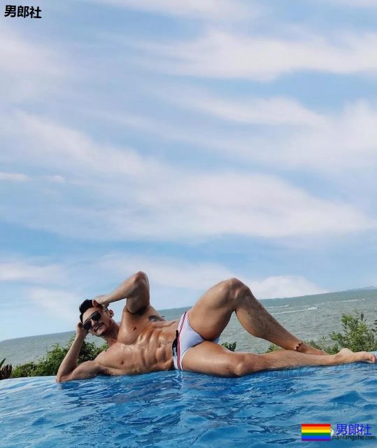 男星拍泼水节海报被指掉价?醒醒吧,认错人了! - 51虹马 男星拍泼水节海报被指掉价?醒醒吧,认错人了! - 51虹马