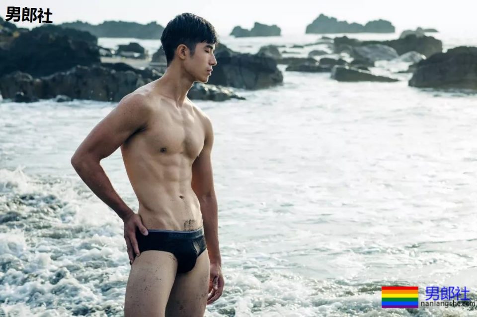 男星拍泼水节海报被指掉价?醒醒吧,认错人了! - 51虹马 男星拍泼水节海报被指掉价?醒醒吧,认错人了! - 51虹马