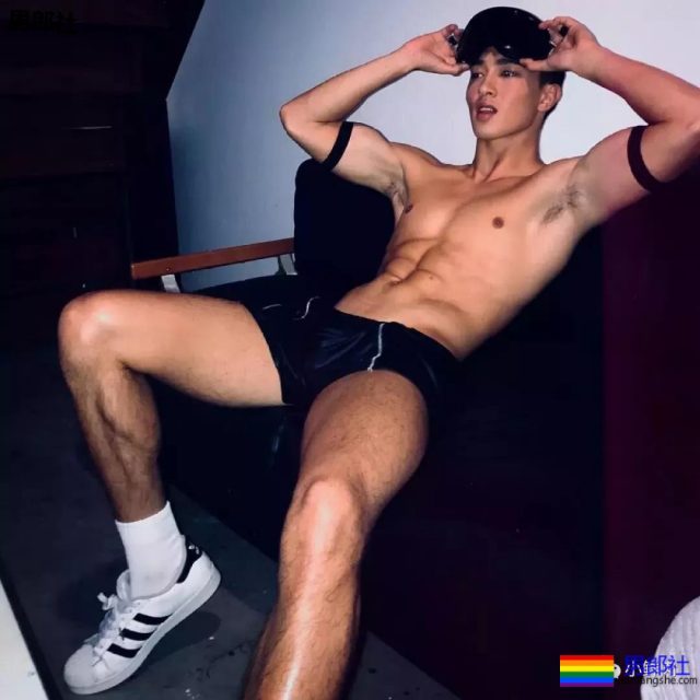 男星拍泼水节海报被指掉价?醒醒吧,认错人了! - 51虹马 男星拍泼水节海报被指掉价?醒醒吧,认错人了! - 51虹马