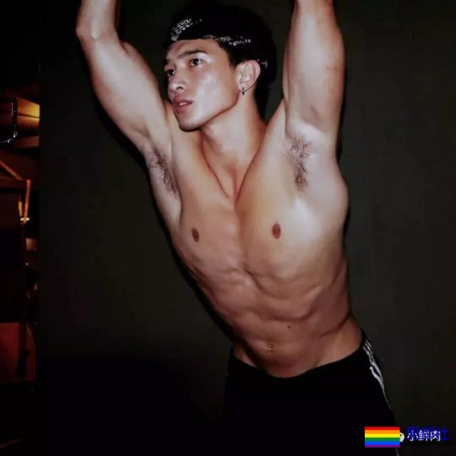 男星拍泼水节海报被指掉价?醒醒吧,认错人了! - 51虹马 男星拍泼水节海报被指掉价?醒醒吧,认错人了! - 51虹马