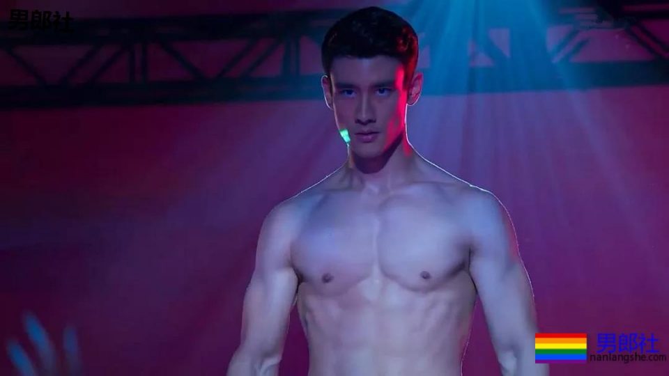 强吻男同事的帅气肌肉医生，变身夜场儛男！这个天菜尤物我又可以了！-51虹马