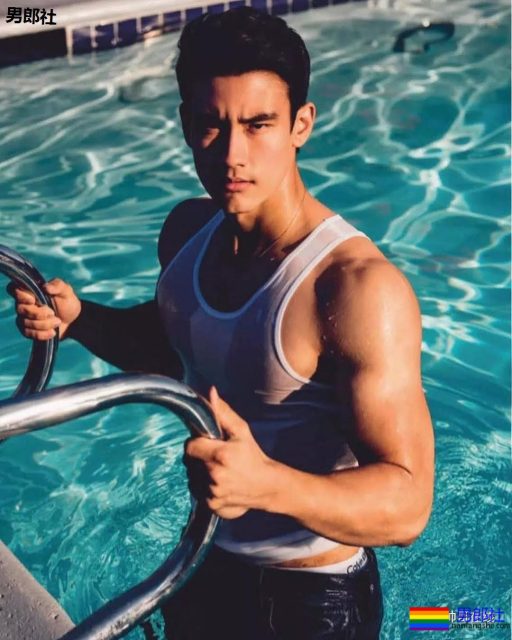 强吻男同事的帅气肌肉医生,变身夜场儛男!这个天菜尤物我又可以了! - 51虹马 强吻男同事的帅气肌肉医生,变身夜场儛男!这个天菜尤物我又可以了! - 51虹马