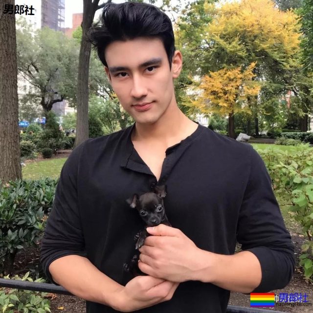 强吻男同事的帅气肌肉医生,变身夜场儛男!这个天菜尤物我又可以了! - 51虹马 强吻男同事的帅气肌肉医生,变身夜场儛男!这个天菜尤物我又可以了! - 51虹马