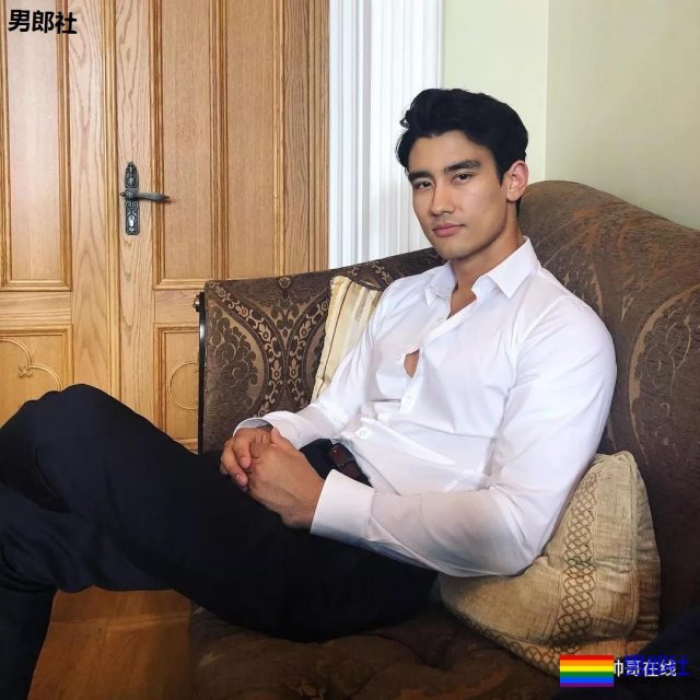 强吻男同事的帅气肌肉医生,变身夜场儛男!这个天菜尤物我又可以了! - 51虹马 强吻男同事的帅气肌肉医生,变身夜场儛男!这个天菜尤物我又可以了! - 51虹马