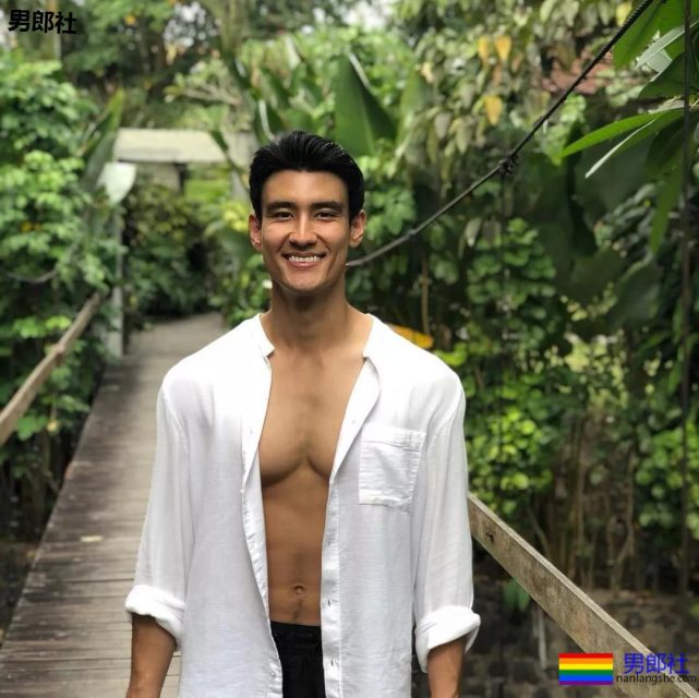 强吻男同事的帅气肌肉医生,变身夜场儛男!这个天菜尤物我又可以了! - 51虹马 强吻男同事的帅气肌肉医生,变身夜场儛男!这个天菜尤物我又可以了! - 51虹马