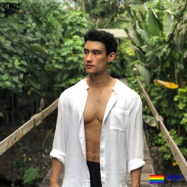 强吻男同事的帅气肌肉医生,变身夜场儛男!这个天菜尤物我又可以了! - 51虹马 强吻男同事的帅气肌肉医生,变身夜场儛男!这个天菜尤物我又可以了! - 51虹马