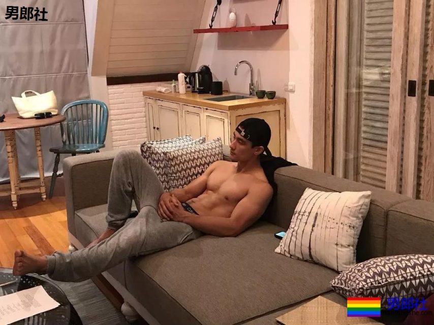 强吻男同事的帅气肌肉医生,变身夜场儛男!这个天菜尤物我又可以了! - 51虹马 强吻男同事的帅气肌肉医生,变身夜场儛男!这个天菜尤物我又可以了! - 51虹马