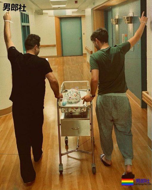 西城男孩马克·菲海利开启了爸爸模式 - 51虹马 西城男孩马克·菲海利开启了爸爸模式 - 51虹马