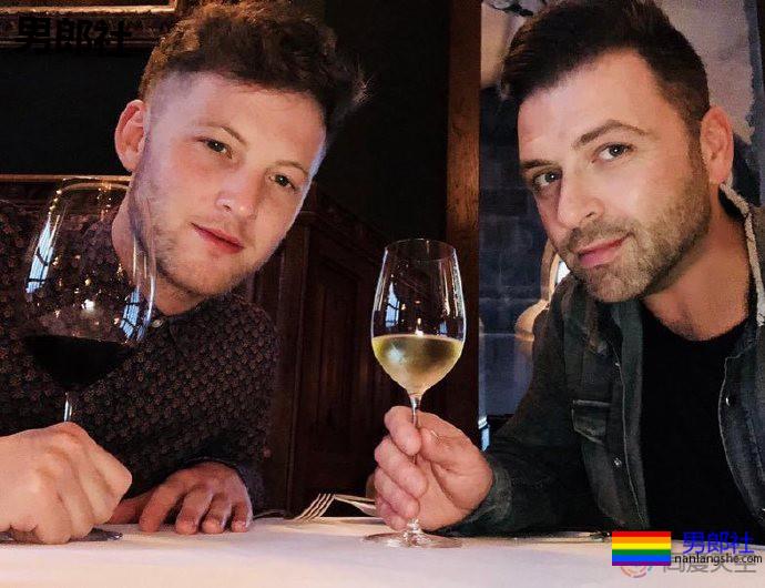 西城男孩马克·菲海利开启了爸爸模式 - 51虹马 西城男孩马克·菲海利开启了爸爸模式 - 51虹马