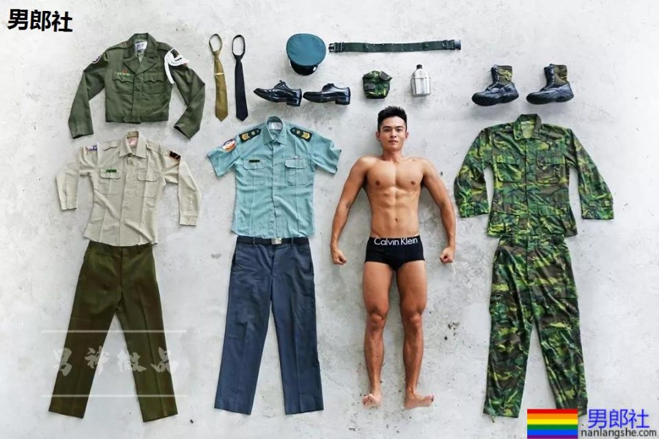 板腹迷彩肌肉小哥真挺，大胸肌身材太突出了吧!可口~ - 51虹马