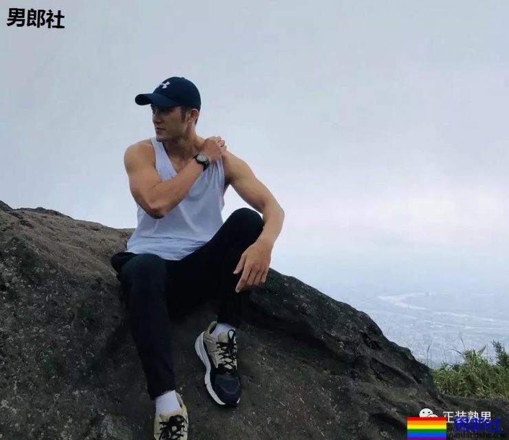 胡茬男拔掉西装后尽然这样有料，不管穿什么都有大山丘！ - 51虹马