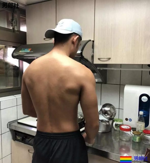 胡茬男拔掉西装后尽然这样有料，不管穿什么都有大山丘！ - 51虹马