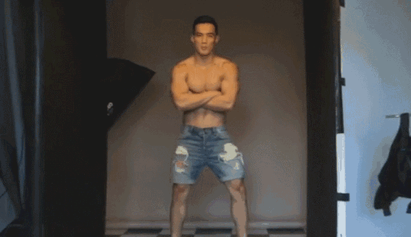 被袭胸的体育生爆"私密"硬照！腱子肉身材太犯规了！ - 51虹马