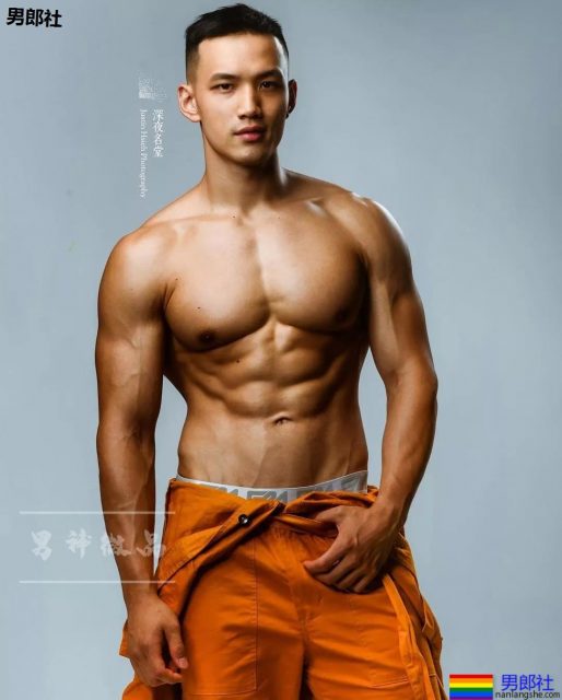 被袭胸的体育生爆"私密"硬照！腱子肉身材太犯规了！ - 51虹马