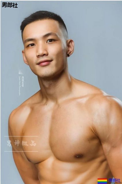 被袭胸的体育生爆"私密"硬照！腱子肉身材太犯规了！ - 51虹马