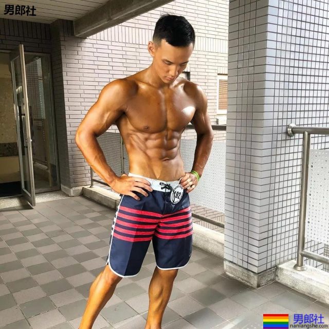 被袭胸的体育生爆"私密"硬照！腱子肉身材太犯规了！ - 51虹马