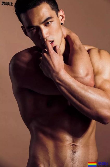 被袭胸的体育生爆"私密"硬照！腱子肉身材太犯规了！ - 51虹马