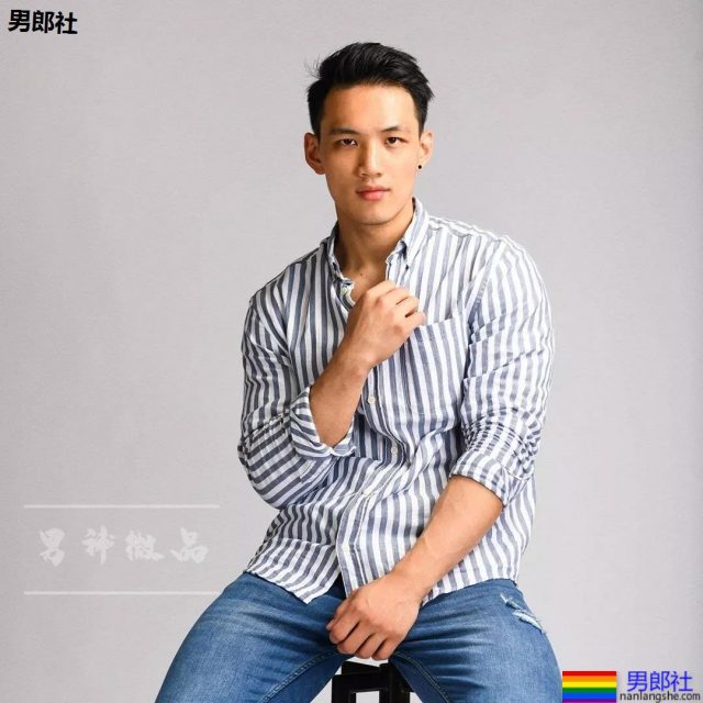 被袭胸的体育生爆"私密"硬照！腱子肉身材太犯规了！ - 51虹马