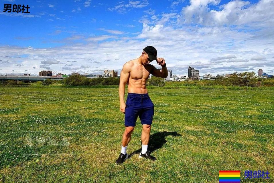 被袭胸的体育生爆"私密"硬照！腱子肉身材太犯规了！ - 51虹马