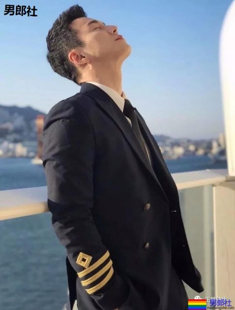 大鼻子肌肉帅穿上正装如此性感,脱掉正装后超有料 - 51虹马 大鼻子肌肉帅穿上正装如此性感,脱掉正装后超有料 - 51虹马