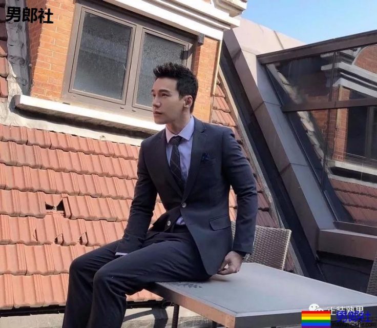 大鼻子肌肉帅穿上正装如此性感,脱掉正装后超有料 - 51虹马 大鼻子肌肉帅穿上正装如此性感,脱掉正装后超有料 - 51虹马