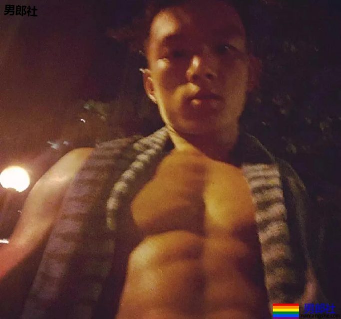 筋肉救生员，腹毛旺盛八块腹肌太吸睛 - 51虹马