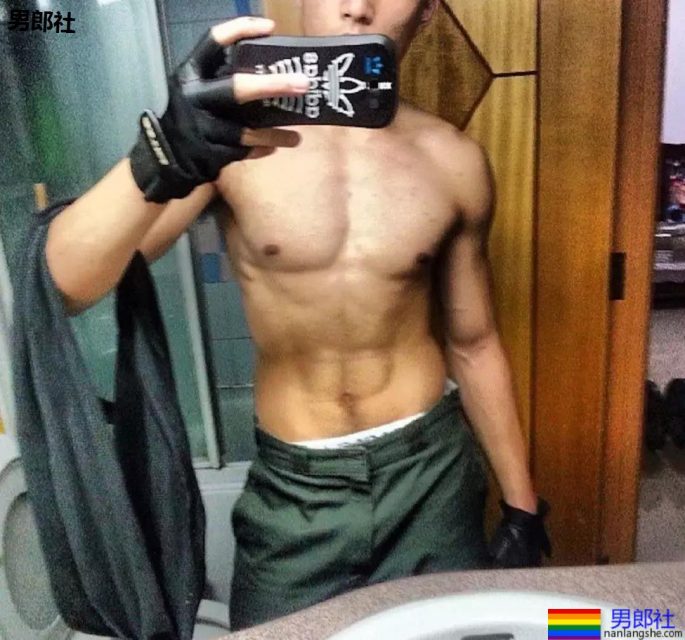 筋肉救生员，腹毛旺盛八块腹肌太吸睛 - 51虹马