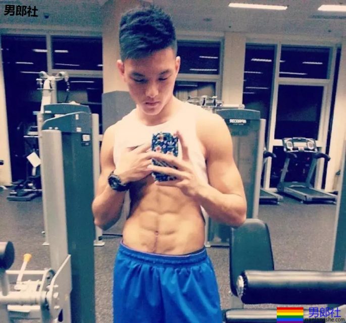 筋肉救生员，腹毛旺盛八块腹肌太吸睛 - 51虹马