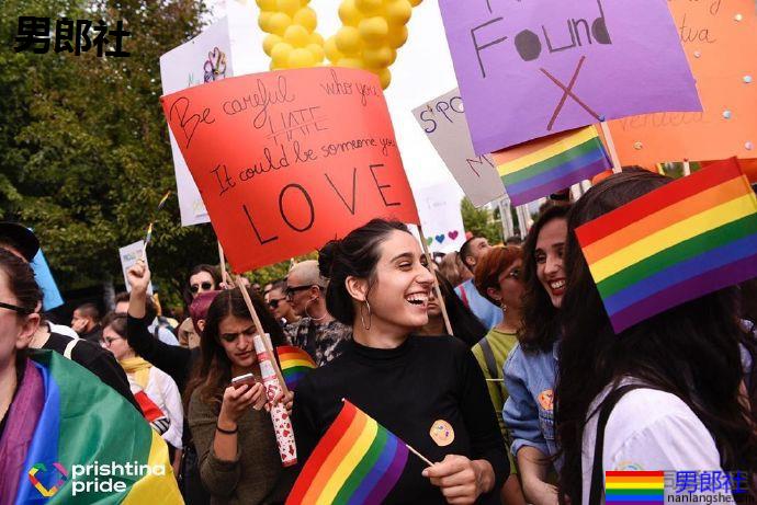 科索沃数千人庆祝骄傲巡游 - 51虹马 科索沃数千人庆祝骄傲巡游 - 51虹马