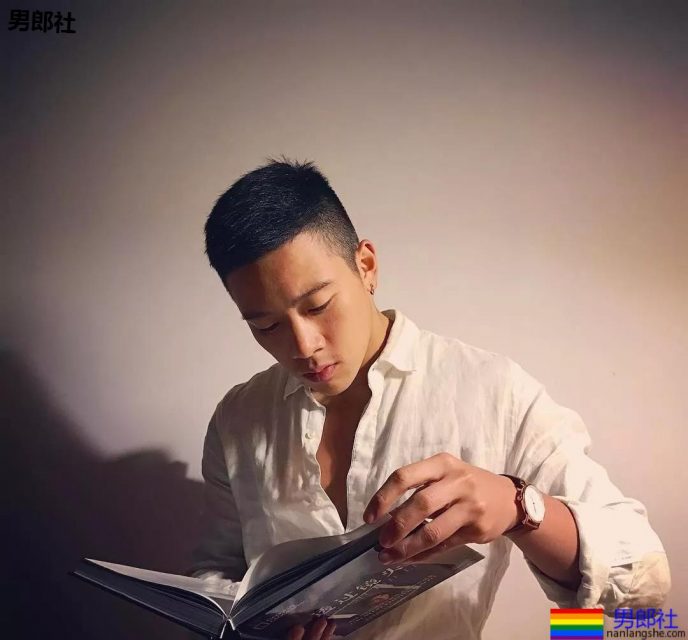 撩衣服秀肌肉的健身教练终于扒到了！-51虹马