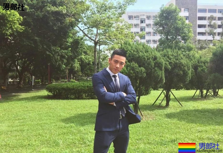 撩衣服秀肌肉的健身教练终于扒到了! - 51虹马 撩衣服秀肌肉的健身教练终于扒到了! - 51虹马