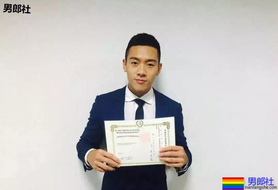 撩衣服秀肌肉的健身教练终于扒到了! - 51虹马 撩衣服秀肌肉的健身教练终于扒到了! - 51虹马