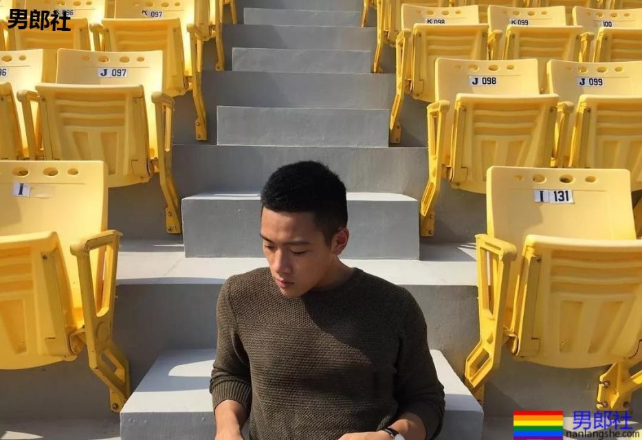 撩衣服秀肌肉的健身教练终于扒到了! - 51虹马 撩衣服秀肌肉的健身教练终于扒到了! - 51虹马