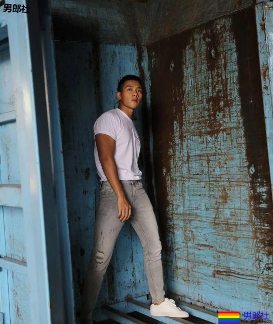 撩衣服秀肌肉的健身教练终于扒到了! - 51虹马 撩衣服秀肌肉的健身教练终于扒到了! - 51虹马