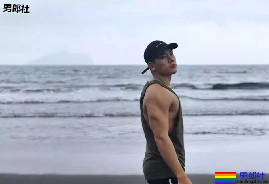 撩衣服秀肌肉的健身教练终于扒到了! - 51虹马 撩衣服秀肌肉的健身教练终于扒到了! - 51虹马