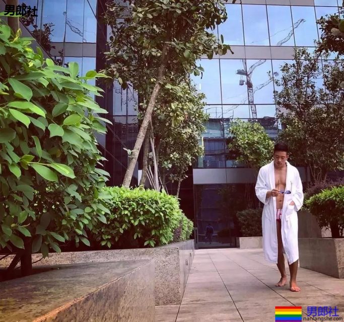 撩衣服秀肌肉的健身教练终于扒到了! - 51虹马 撩衣服秀肌肉的健身教练终于扒到了! - 51虹马