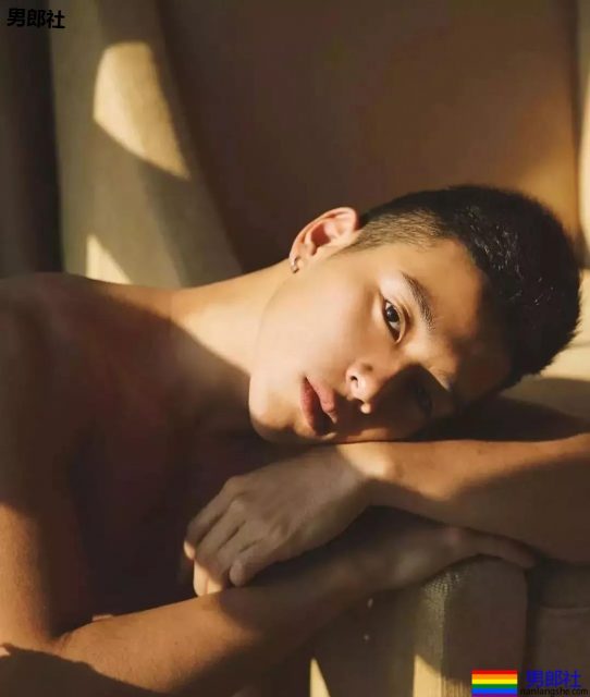 撩衣服秀肌肉的健身教练终于扒到了! - 51虹马 撩衣服秀肌肉的健身教练终于扒到了! - 51虹马