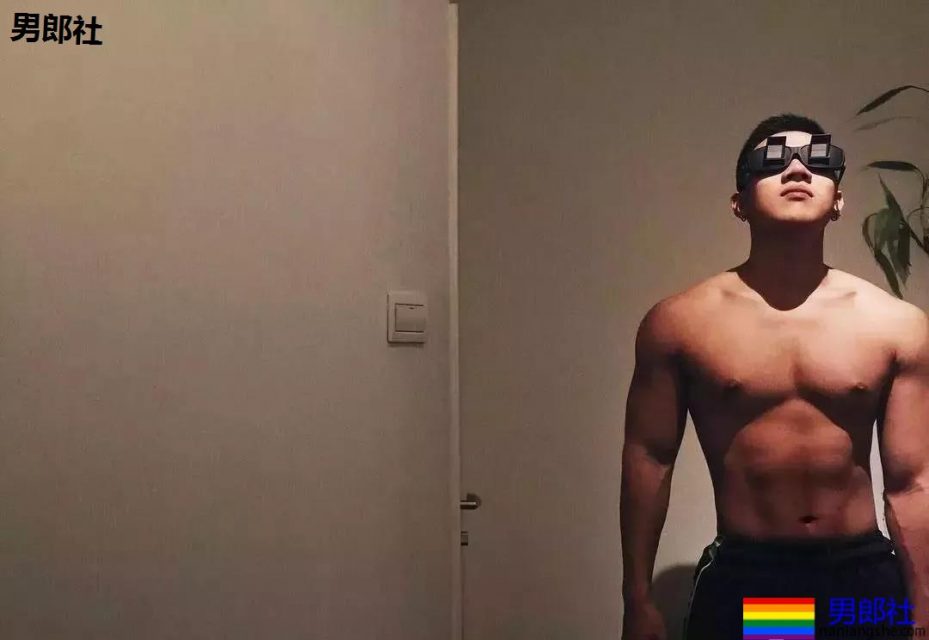 撩衣服秀肌肉的健身教练终于扒到了! - 51虹马 撩衣服秀肌肉的健身教练终于扒到了! - 51虹马