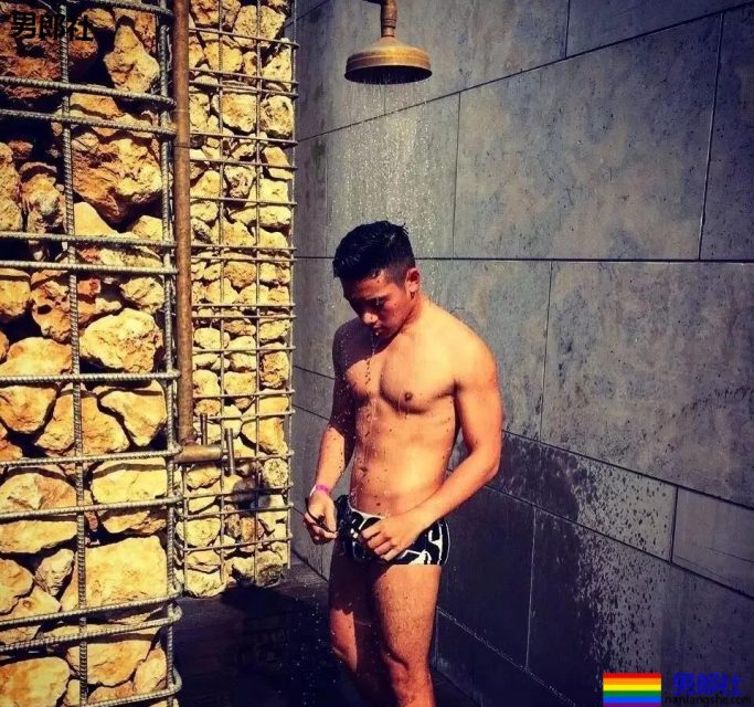 撩衣服秀肌肉的健身教练终于扒到了! - 51虹马 撩衣服秀肌肉的健身教练终于扒到了! - 51虹马